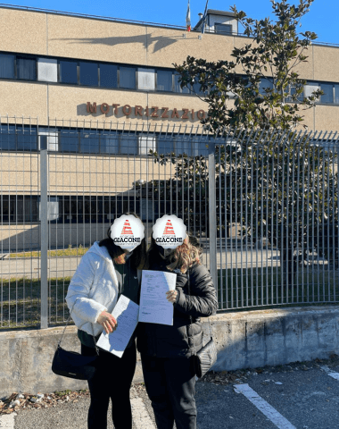 amiche insieme per la patente ed esame superato